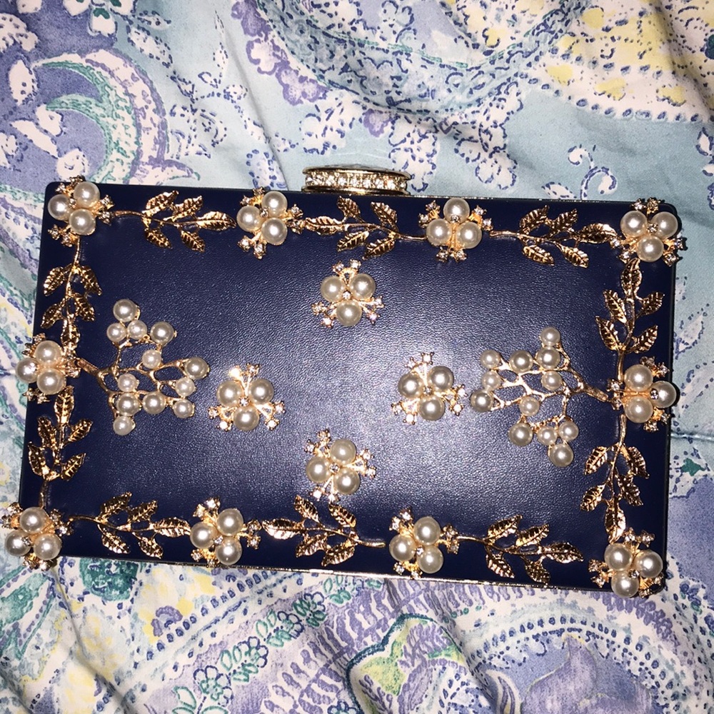 Pear clutch bag